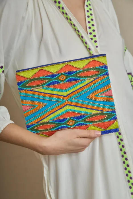 Bolso cartera bordado resinas