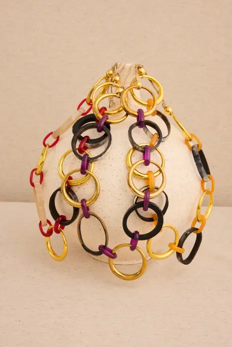 Collar largo argollas resina y asta natural