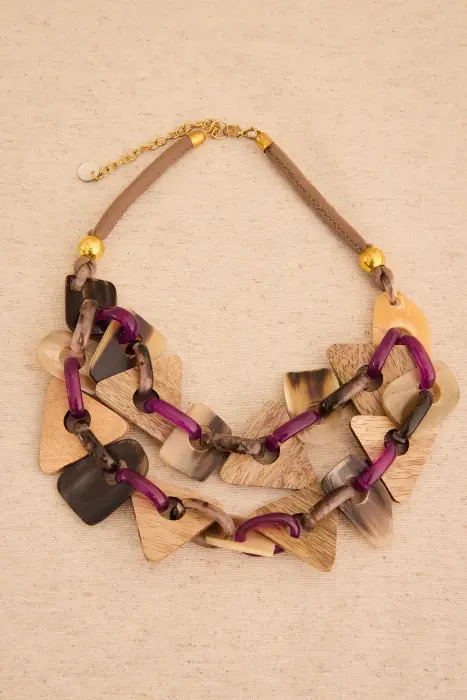 Collar corto pirámides asta natural