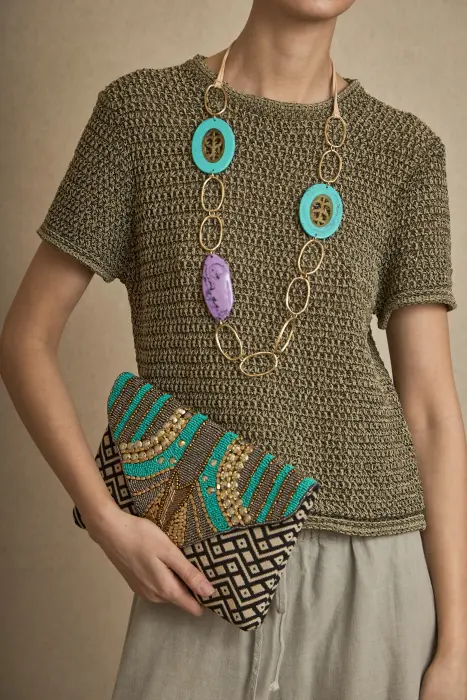 Collar largo eslabones latón baño oro resina