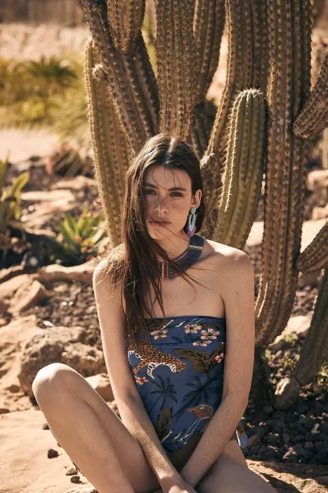 Collar corto resina y piedras naturales