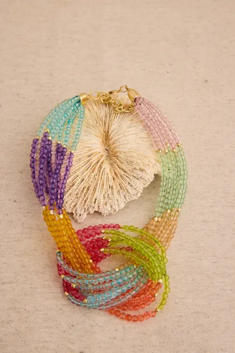 Collar corto nudo resina colores