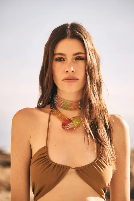 Collar corto nudo resina colores