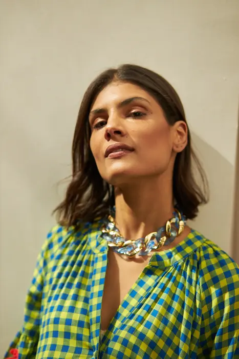 Collar corto eslabones combinado resina