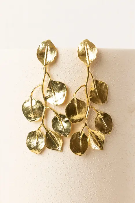 Pendiente rama metal labrado