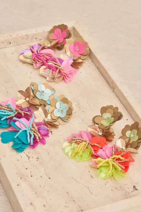 Pendiente flores pailletes