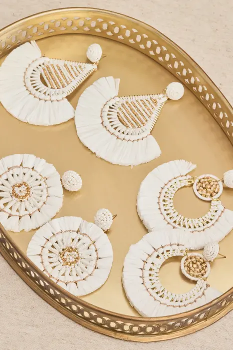 Pendiente rafia blanco