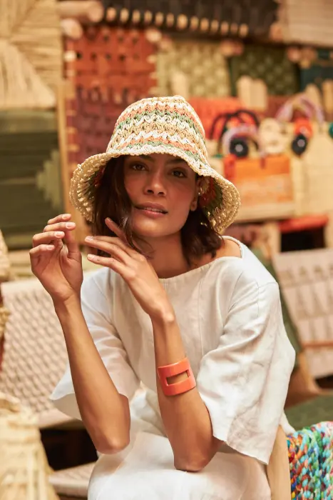 Pulsera brazalete asta y resina