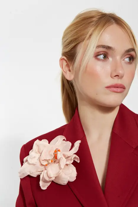 Broche flor gasa nude