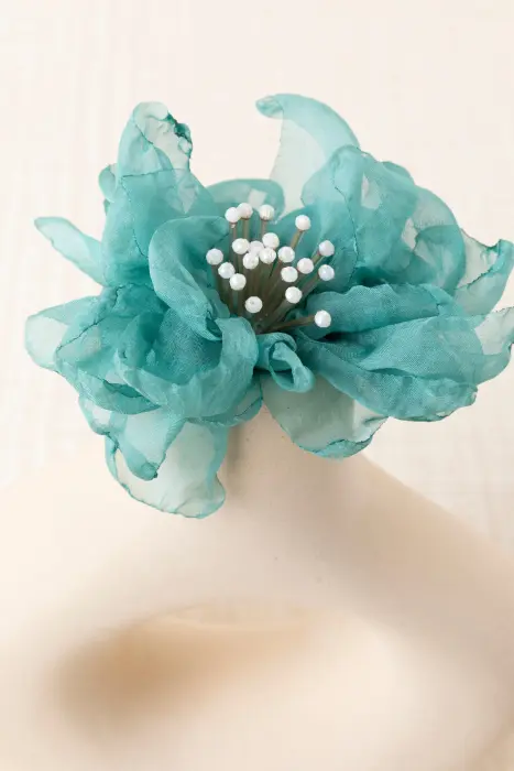 Broche flor gasa turquesa