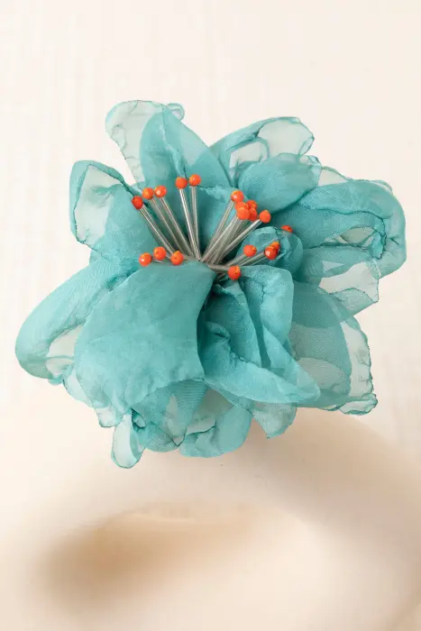 Broche flor gasa turquesa