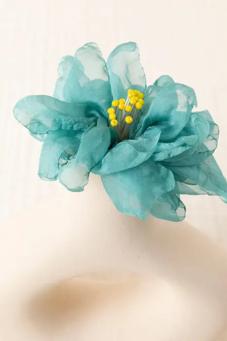Broche flor gasa turquesa