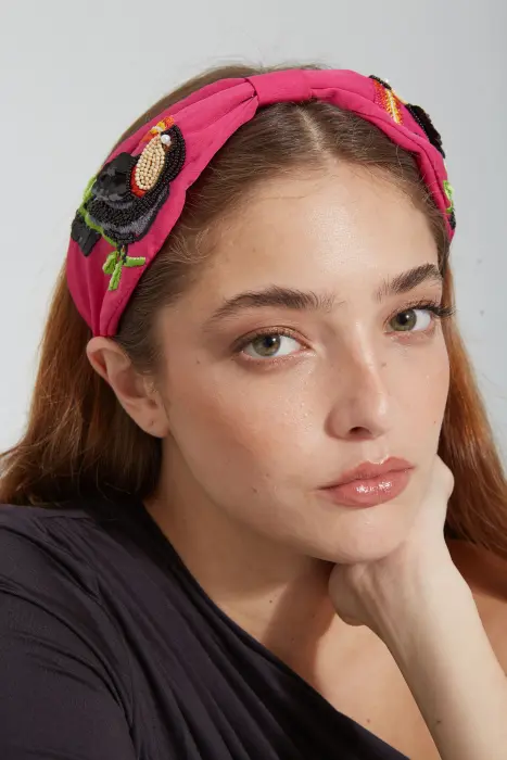 Diadema bordada tucanes