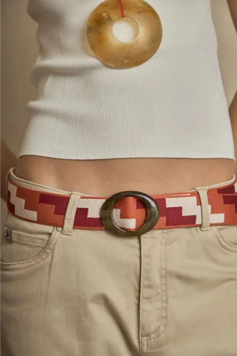 Cinturón hebilla resina cenefa cubos