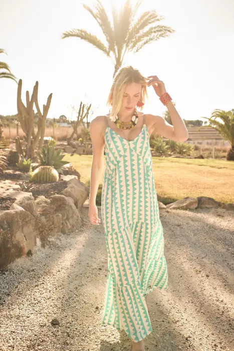 Vestido tirantes triángulos