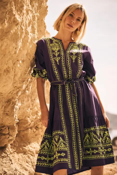 Vestido Bordado Violeta