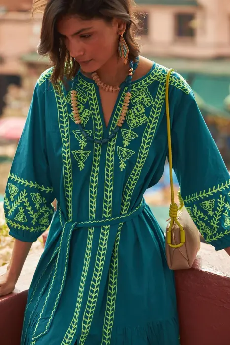 Vestido Bordado Turquesa