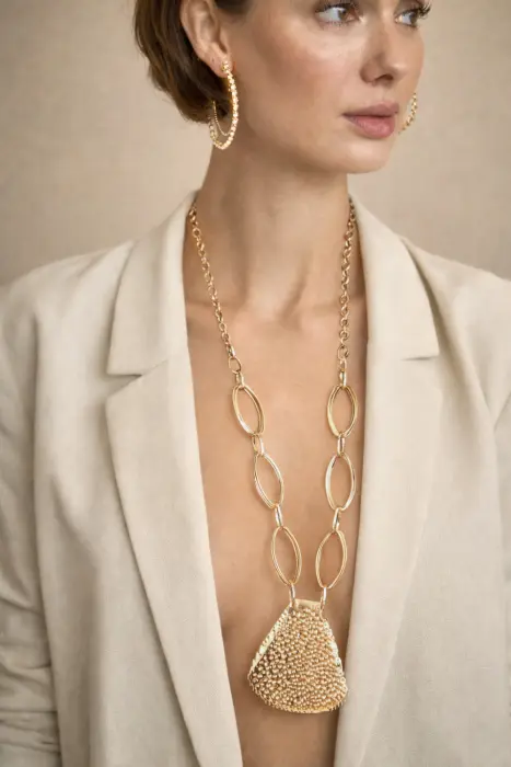 Collar largo colgante metal grabado