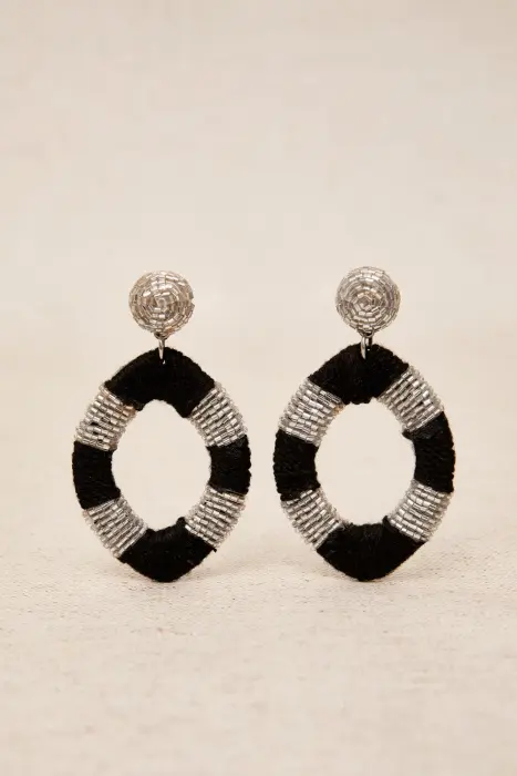 Pendiente aros ovalados negro