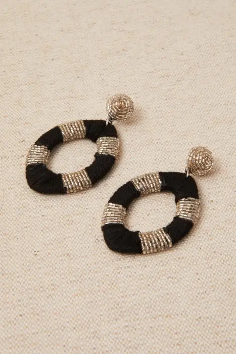 Pendiente aros ovalados negro