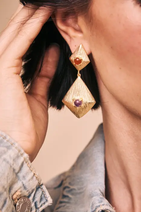 Pendientes geometría latón baño de oro y piedra