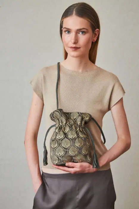 Bolso Saca de Terciopelo Bordado