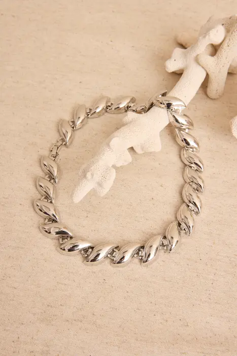 Collar corto dorado trenzado