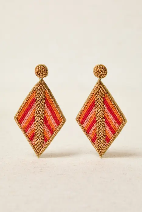 Pendiente rombo bordado en resinas