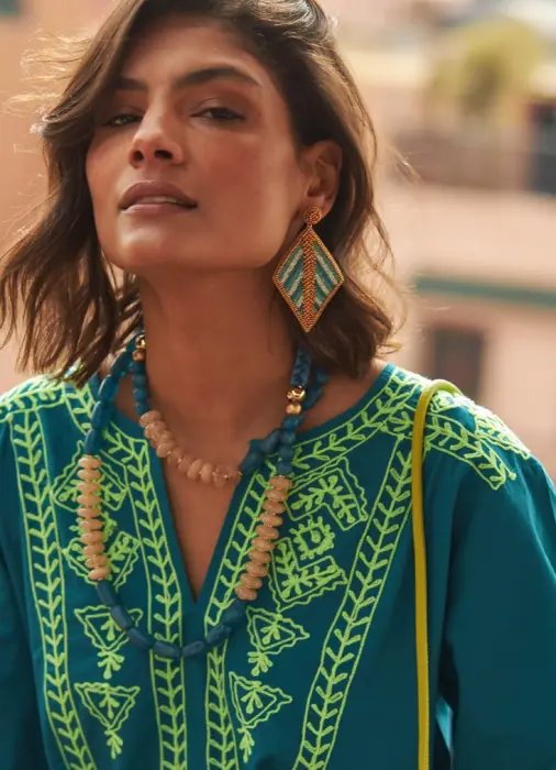 Pendiente rombo bordado en resinas