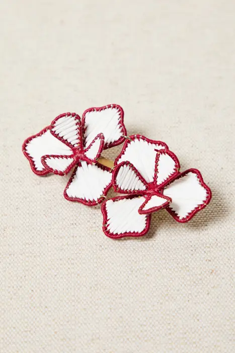 Broche doble flor rafia