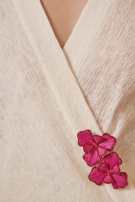 Broche doble flor rafia