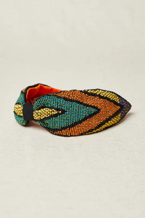 Diadema bordado en resinas