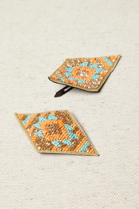 Horquillas bordadas rombo resinas