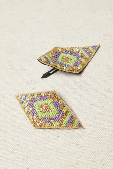 Horquillas bordadas rombo resinas