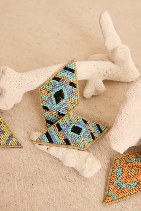 Horquillas bordadas rombo resinas