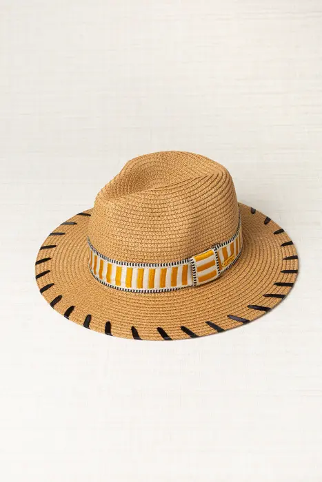 Sombrero cinta negra tejida