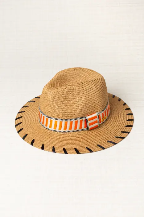 Sombrero cinta negra tejida