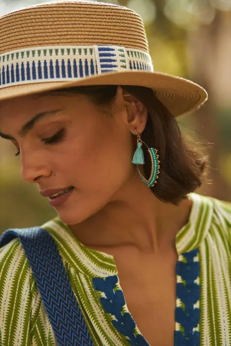 Sombrero con cinta a rayas