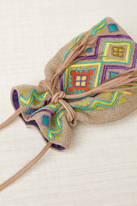 Bolso Saca Bordado Geométrico