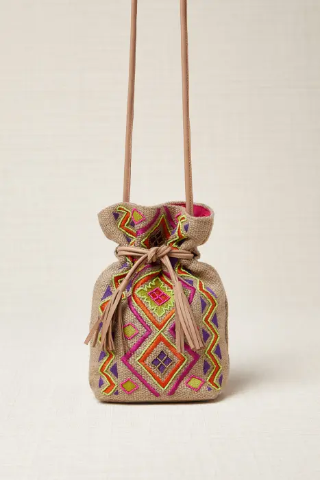 Bolso Saca Bordado Geométrico