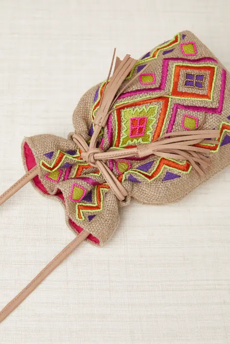 Bolso Saca Bordado Geométrico