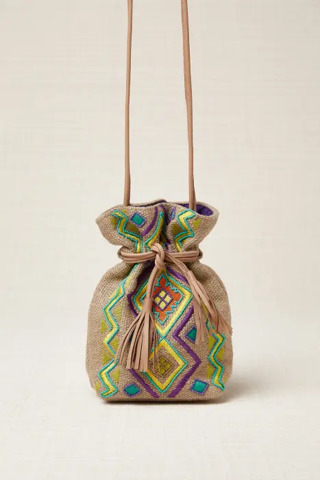 Bolso Saca Bordado Geométrico