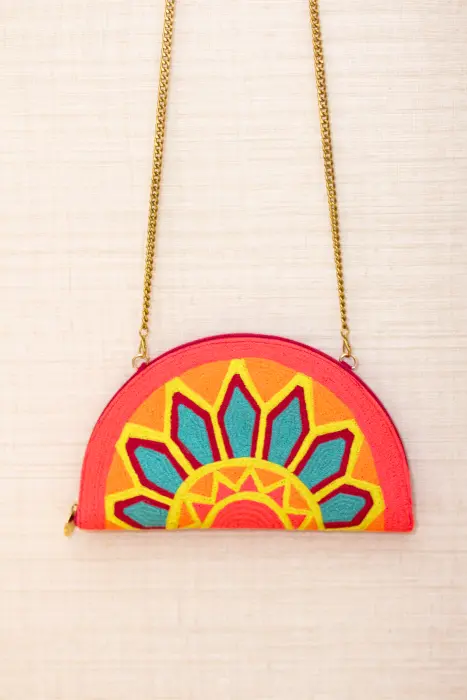 Bolso media luna bordado