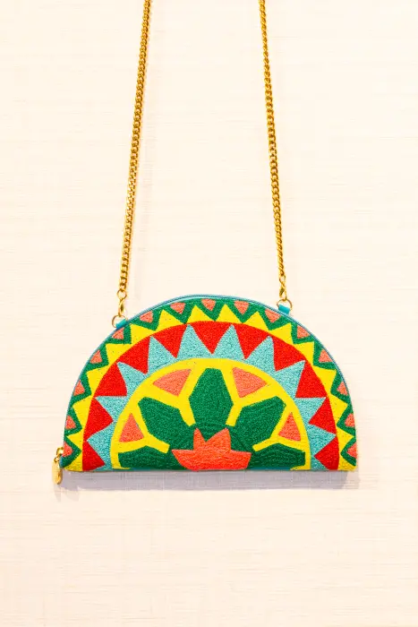 Bolso media luna bordado