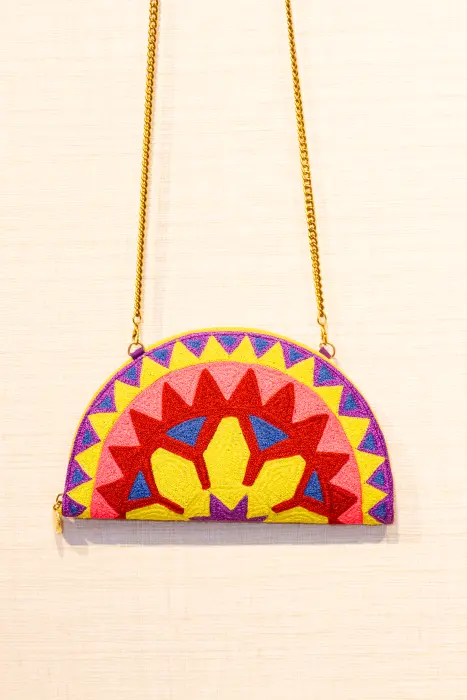 Bolso media luna bordado