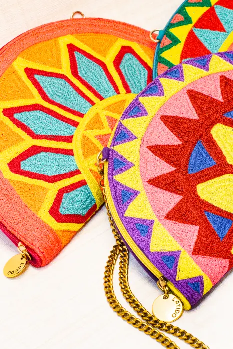 Bolso media luna bordado