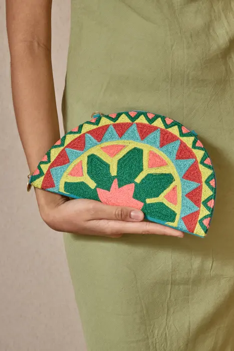 Bolso media luna bordado