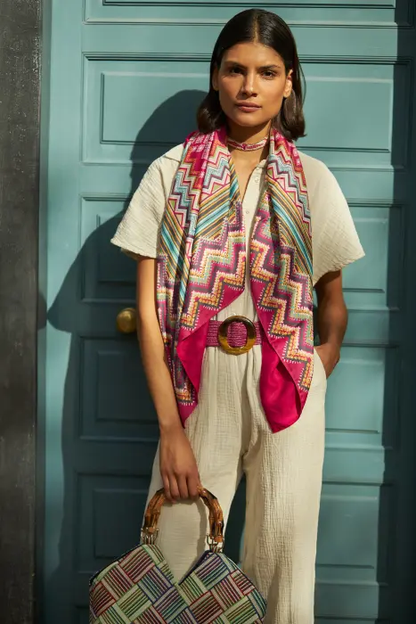 Bolso trenzado con asa bambú