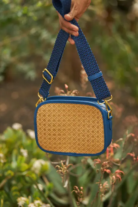 Bolso bandolera ratán