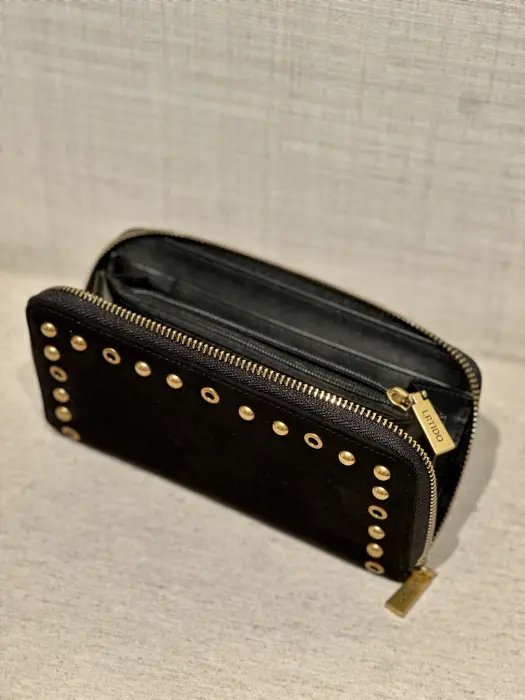 Cartera Monedero con Tachuelas